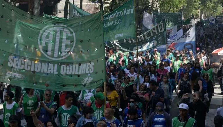 Paro y movilización de ATE provincia contra el mega decreto de Milei