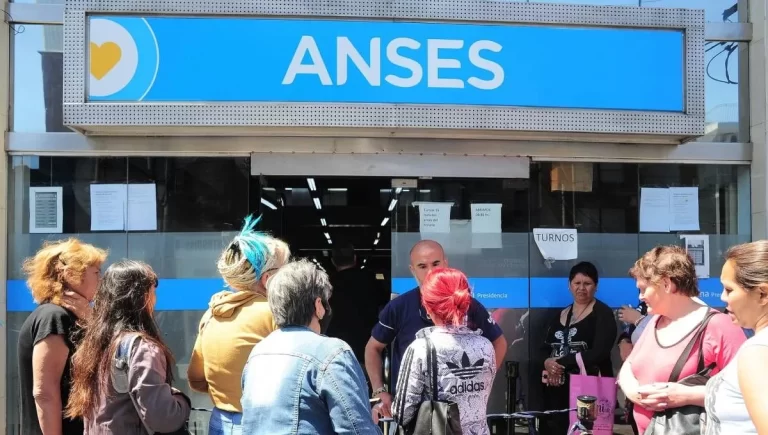 El Gobierno suspende la entrega préstamos de ANSES para trabajadores, jubilados y pensionados