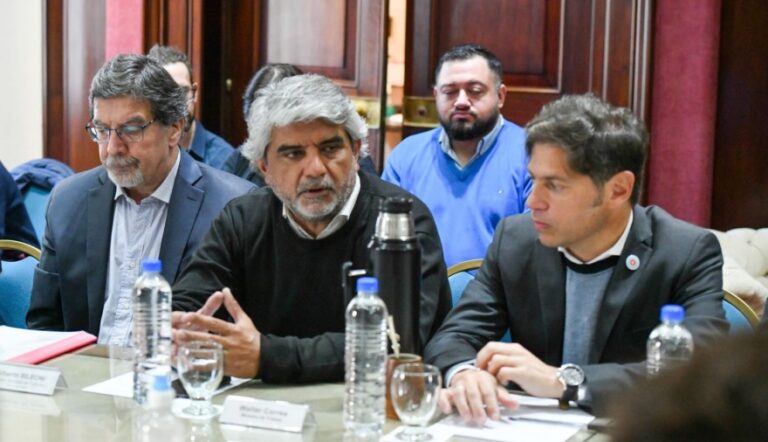 Kicillof convocó a docentes y estatales a discutir paritarias