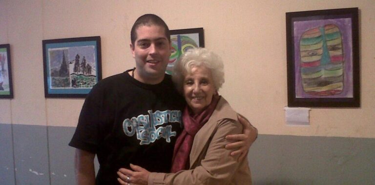 Estela de Carlotto subió al escenario en apoyo a Pato Fontanet: “La música no mata”