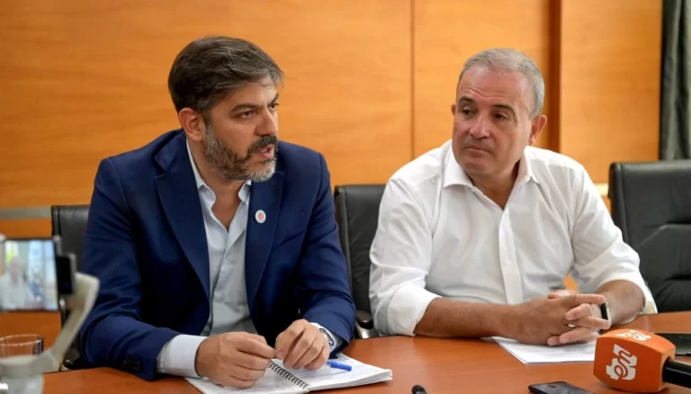 Kicillof empieza a tender puentes con otras provincias para enfrentar al Decretazo de Milei