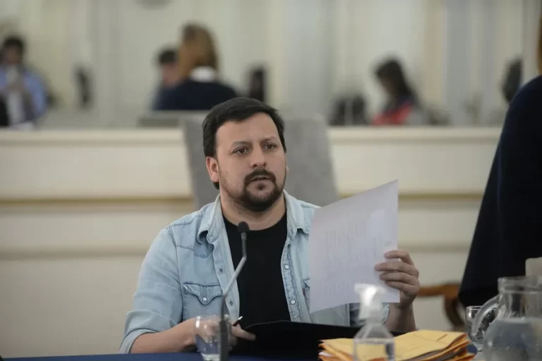 Buscan prohibir el uso de teléfonos en la primaria