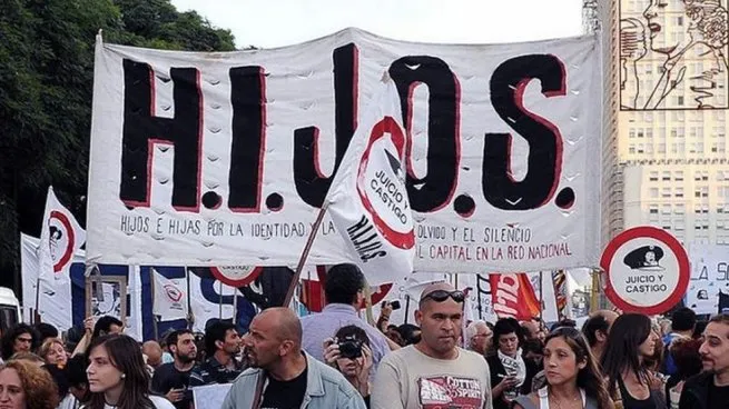 La agrupación HIJOS denunció que una militante de DDHH fue abusada y golpeada por motivos políticos