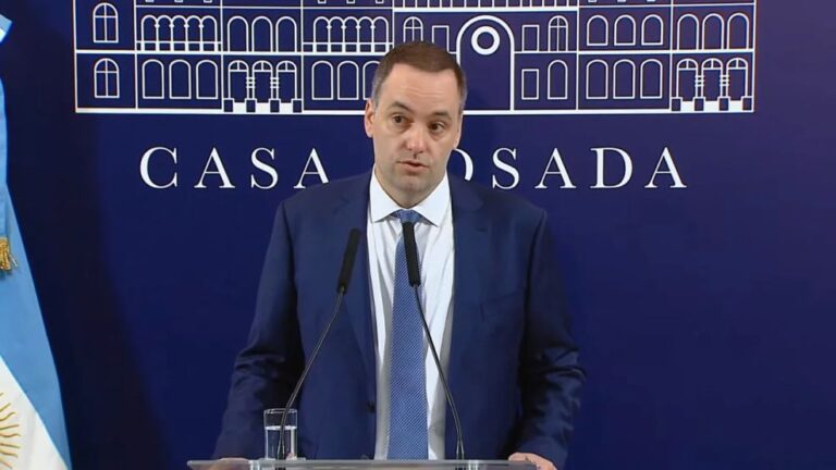 El Gobierno sancionará a las empresas que adhirieron al paro de colectivos