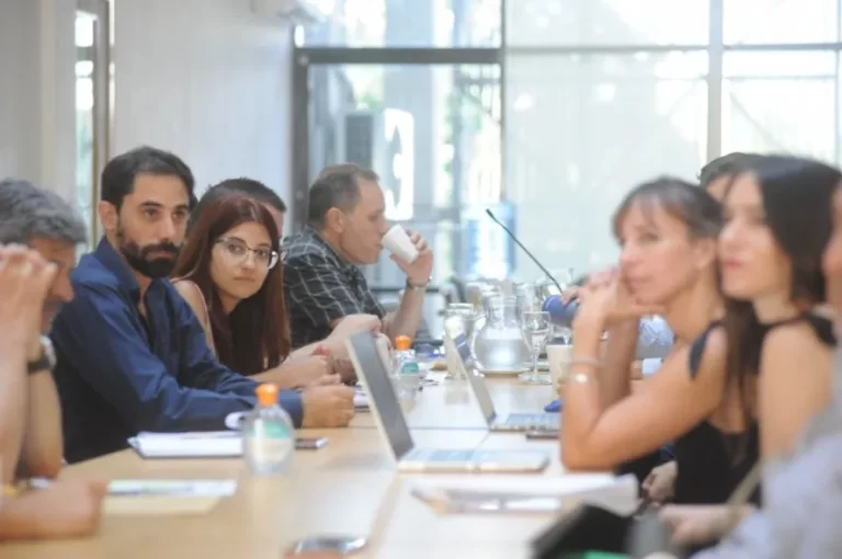 Docentes y estatales bonaerenses reabren la discusión salarial