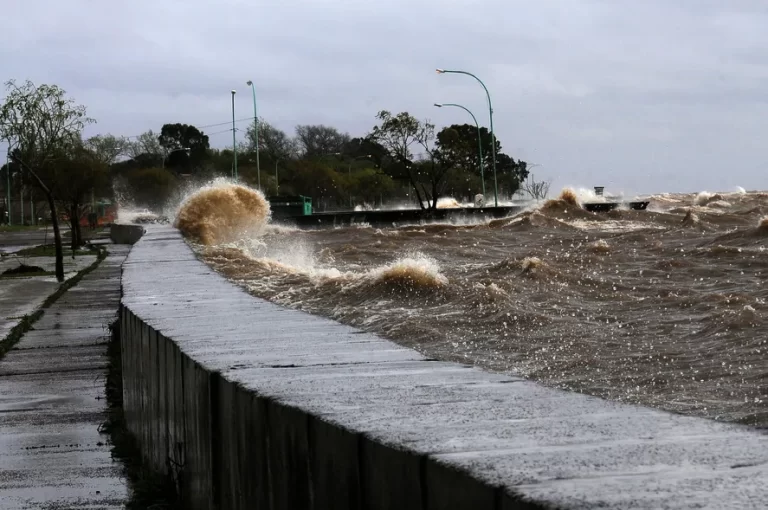 Advierten nueva crecida en el Río de la Plata