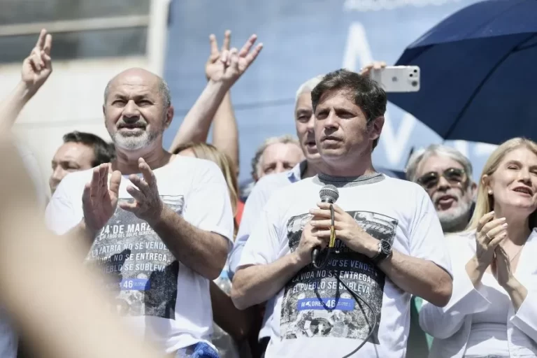 Axel Kicillof participó de la marcha por el Día de la Memoria