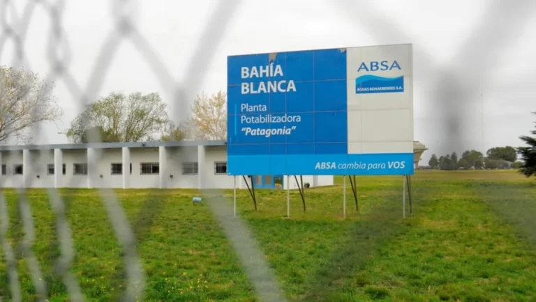 Cortes de agua y suspensión de clases en Bahía Blanca