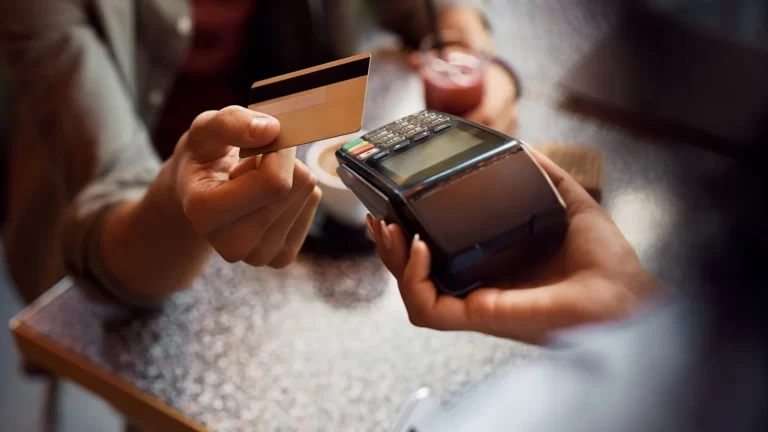 El gobierno avanza en la desrregulación de las Tarjetas de Crédito