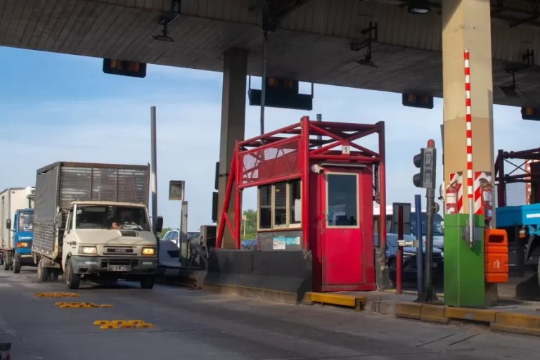 Las empresas transportistas repudian el aumento de peajes