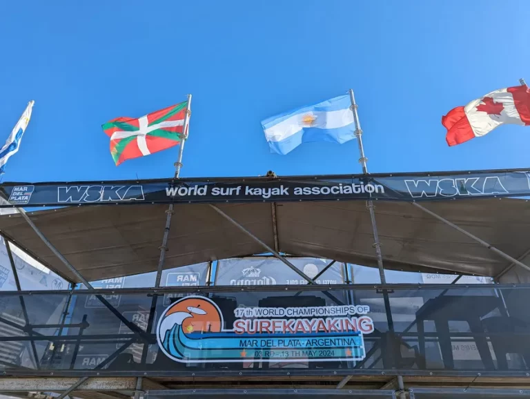 El Mundial de Kayak Surf se disputó en las playas de Mar del Plata