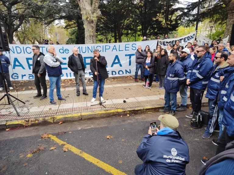 Municipales de Mar del Plata redoblan la apuesta y llevan su protesta al mundial de padel