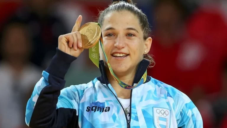 Paula Pareto renunció a su beca y la cedió por el recorte de presupuesto