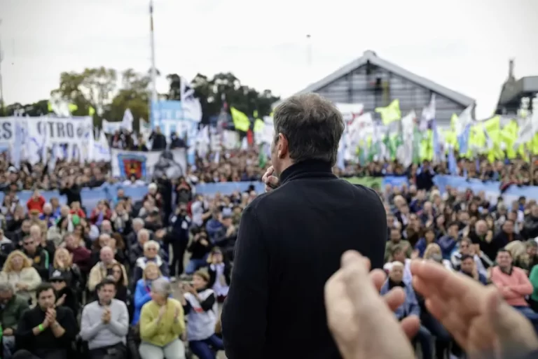 Axel Kicillof encabezó un plenario con militantes en Florencio Varela