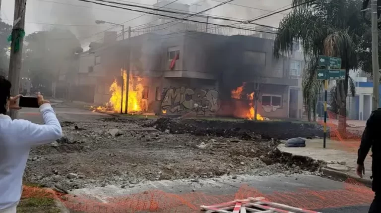 Explotó un caño de gas y se incendió una casa en San Martín