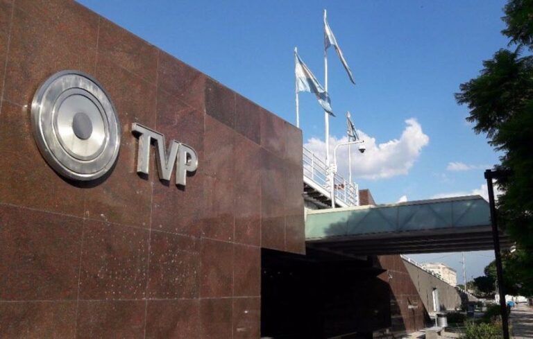 El gobierno decidió suspender la web y las redes sociales de la TV pública y Radio Nacional