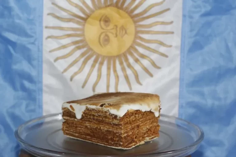Dolores presentó la torta más larga