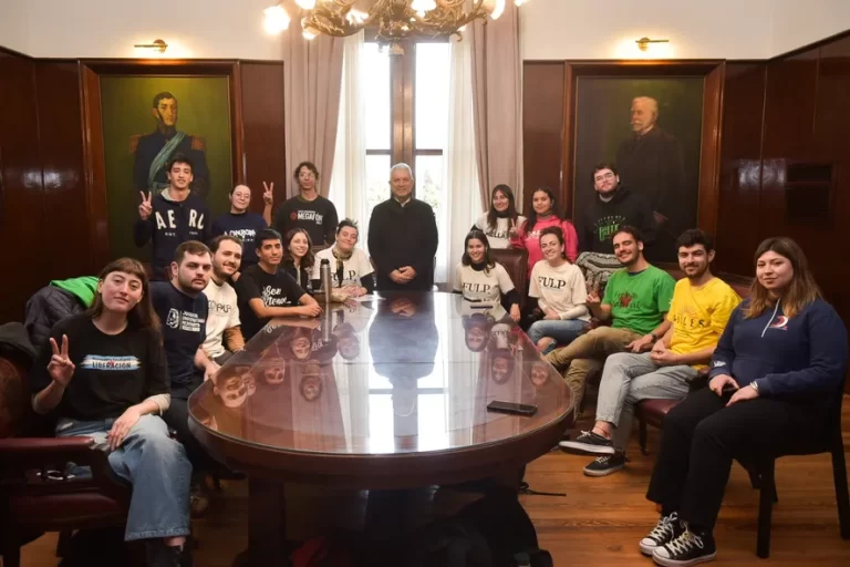 Julio Alak se reunió con estudiantes para abordar sus problemáticas en conjunto