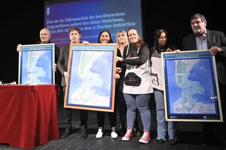 Kicillof y Alak encabezaron encabezaron un acto por la reafirmación de la soberanía sobre las Islas Malvinas