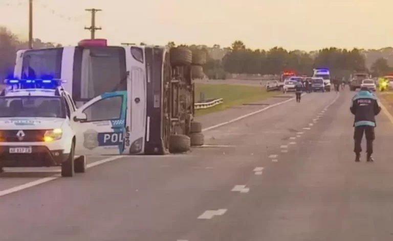 Volcó un micro con 49 pasajeros camino a Villa Gesell