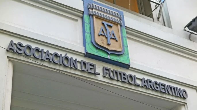 La AFA extendió el mercado de pases una semana más
