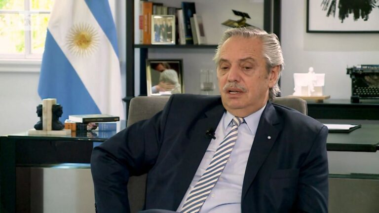 Causa Seguros: los chats que la secretaria de Alberto Fernández mantuvo con ex funcionarios