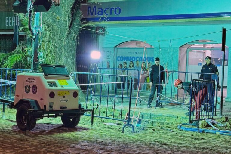 Encontraron un túnel de 3 metros de profundidad cavado para robar un banco en San Isidro