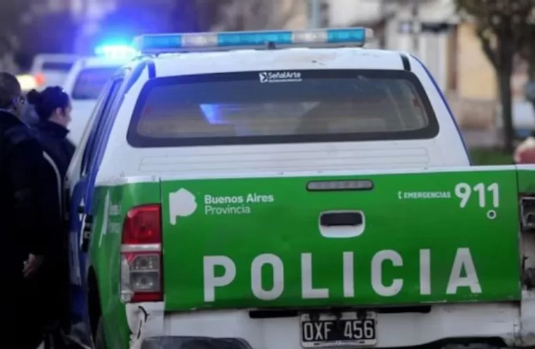 Le partió una botella en la cabeza a otro joven y lo dejó en terapia intensiva