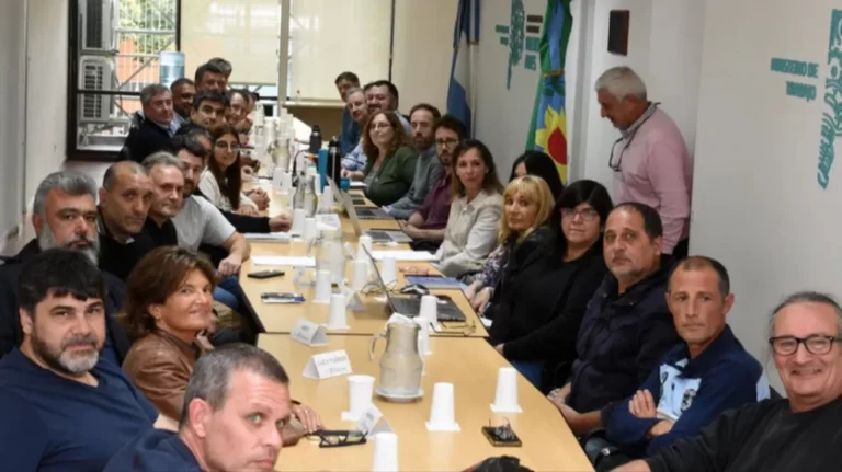 El Gobierno de Axel Kicillof ofreció un aumento salarial de 8,5% a docentes y estatales