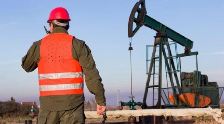 Los petroleros levantan el paro