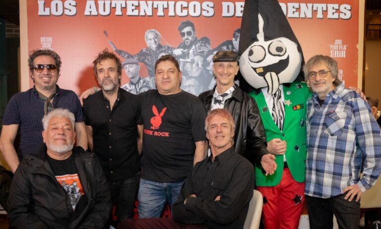 Los Auténticos Decadentes estrenan un film