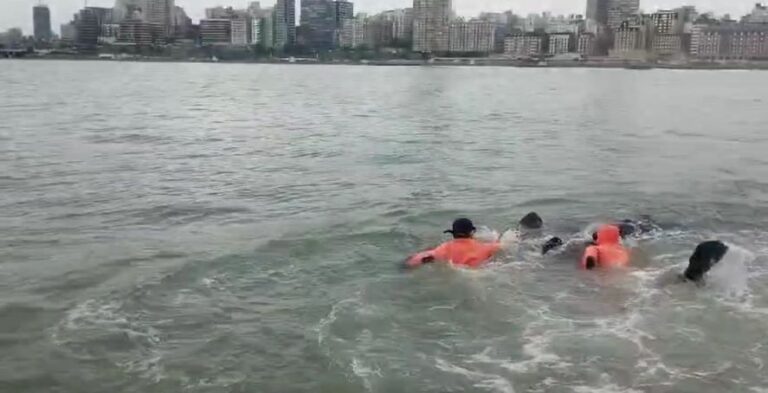 Dramático rescate frente a la playa Popular en Mar Del Plata