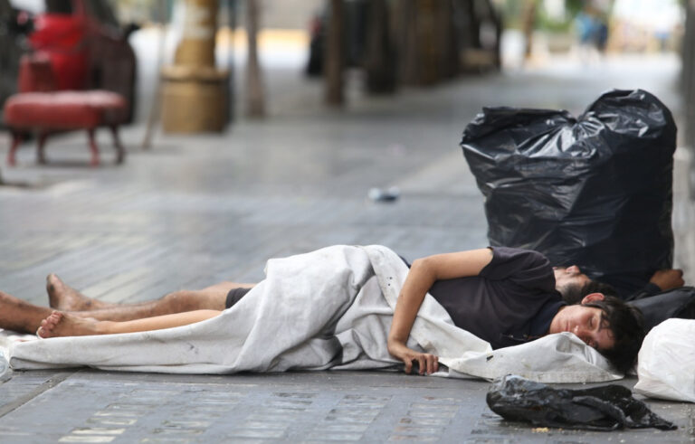 La pobreza alcanzó al 52% en el primer semestre, según datos de la UCA