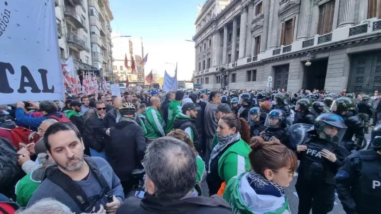 Graves incidentes en la marcha contra el veto a la movilidad jubilatoria
