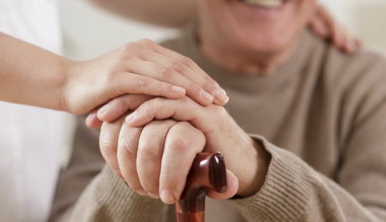 Provincia crea un registro para trabajadores del sector de cuidados