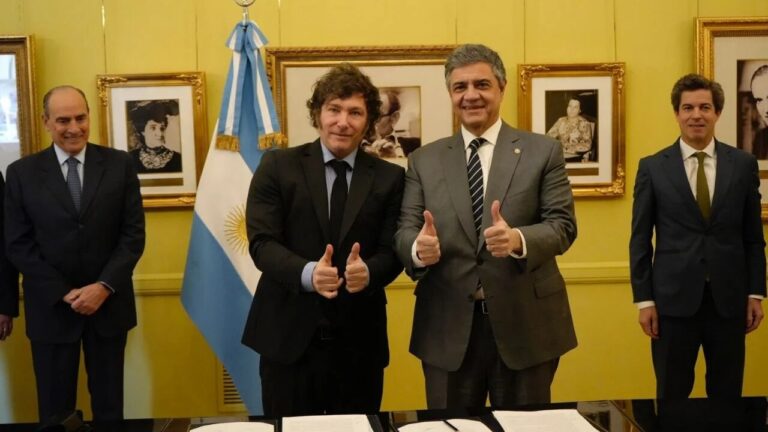 El Gobierno reconduce fondos para pagarle a la Ciudad la coparticipación, pero se los quita a las provincias