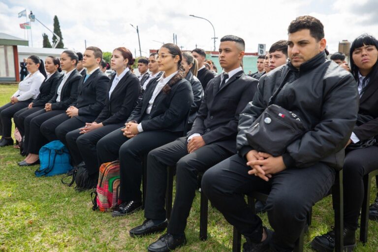 El municipio de Lanús acompaño a jóvenes lanusenses que aspiran a formar parte de la Policía Bonaerense