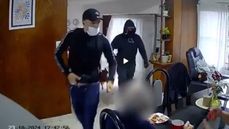 Entraderas en Berazategui: registrados por una cámara en el interior de una casa