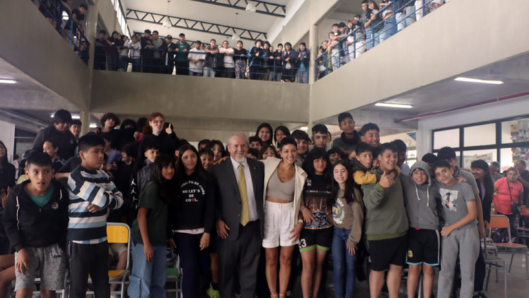 Mayra Mendoza participó del acto de la firma de escritura de la Escuela Secundaria de Educación Técnica de la UNQ