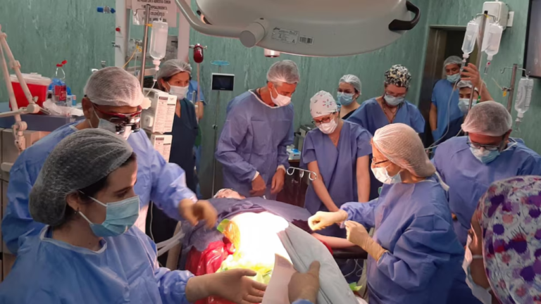 El Hospital Fernández realizó la primera cirugía fetal en el sistema público de salud