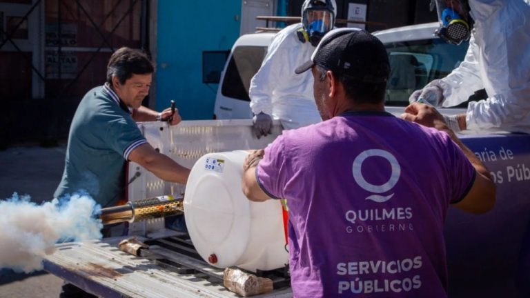 Siguen los operativos de fumigación contra el dengue en Quilmes