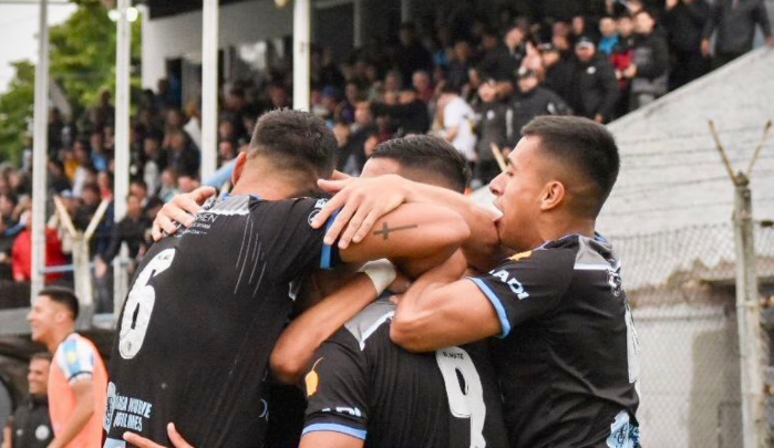 Argentino de Quilmes avanzó a semifinales tras un polémico triunfo sobre Argentino de Merlo