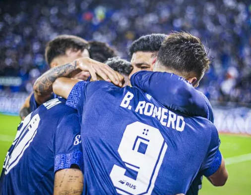 Vélez quiere aprovechar el traspié de Huracán y encaminarse al título ante Lanús