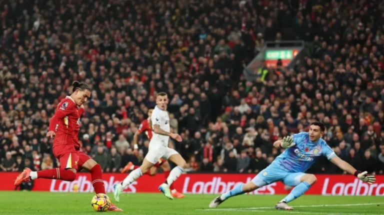 Liverpool venció al Aston Villa y consolidó su liderazgo en la Premier League