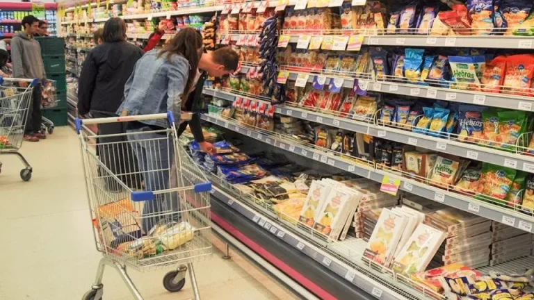 $986.586 necesitó una familia para no caer en la pobreza
