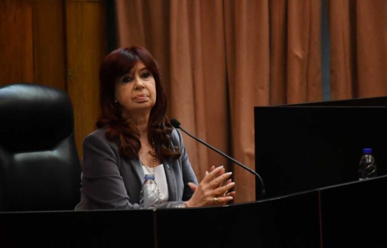 Cristina a Milei: «Estás tan fuera de eje que está apareciendo el pequeño dictadorzuelo que siempre llevaste adentro»
