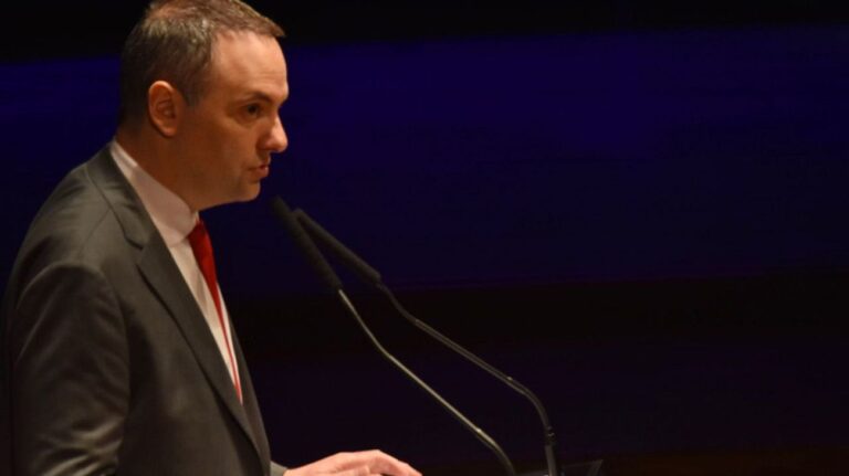 Adorni sobre la salida de Mondino: “el que no empuja la agenda del presidente no tiene lugar”