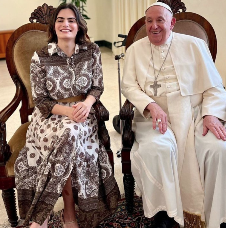 El Papa Francisco recibió a la actriz transgénero Nava Mau