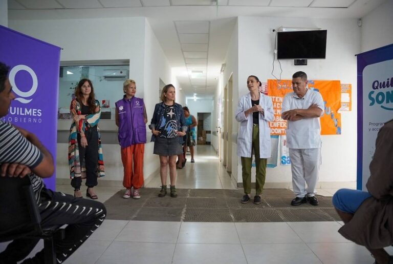 Quilmes entregó más de 40 prótesis dentales a vecinos de La Ribera
