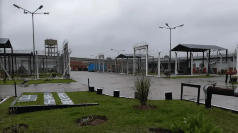 Dirigía una banda de «okupas» desde el penal de Florencio Varela